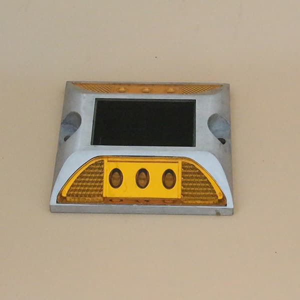 Embedded Road Solar Stud Light For Car Park With Spike